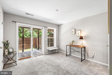 15661 John Diskin Cir, Woodbridge, VA 22191 - photo 6