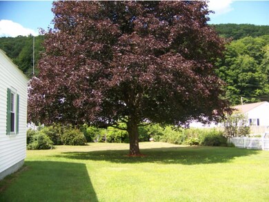 9 Elm St, Bellows Falls, VT 05101 - photo 4