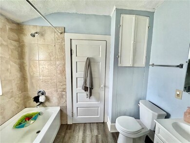 2720 Lyon St, Des Moines, IA 50317 - photo 3