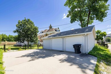 417-N-3rd-St-056