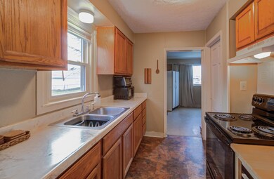 1235 Loretta Ave_7_Kitchen