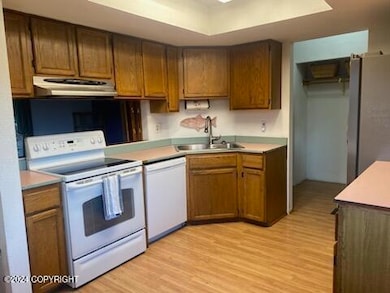 Spacious kitchen!