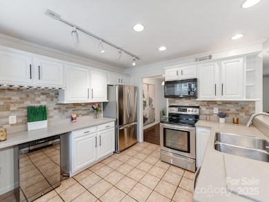 4605 Hedgemore Dr unit I, Charlotte, NC 28209 - photo 4