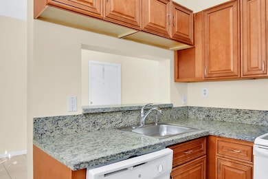 671 Cypress Lake Blvd unit D21, Deerfield Beach, FL 33064 - photo 5