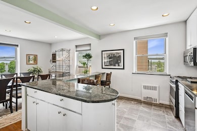 Cryder Point Co-op unit 4G, Whitestone, NY 11357 - photo 5