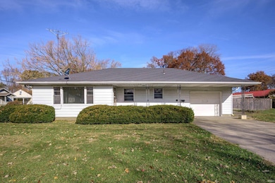 1604 W Cowing Dr, Muncie, IN 47304 - photo 2