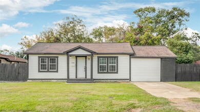 609 Hurst St, Angleton, TX 77515 - photo 2