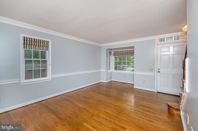 818 Bashford Ln, Alexandria, VA 22314 - photo 6