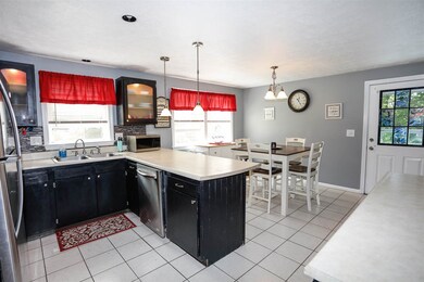 125 Litchfield Rd unit B, Londonderry, NH 03053 - photo 5