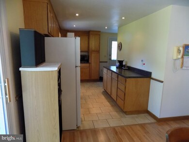 1555 Lakeside Dr, Pennsburg, PA 18073 - photo 7