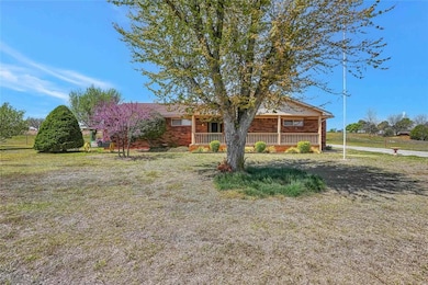 2108 S 28th St, Clinton, OK 73601 - photo 3