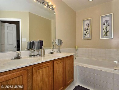 6016 Madison Overlook Ct, Falls Church, VA 22041 - photo 5