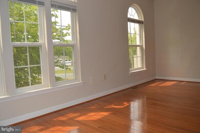 13965 Greendale Dr, Woodbridge, VA 22191 - photo 7