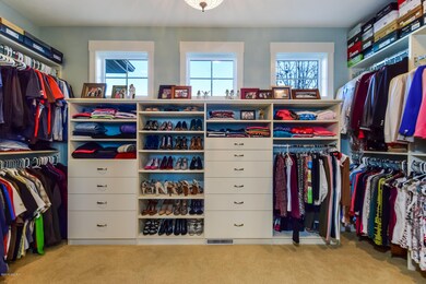 023-photo-walk-in-closet-6586741