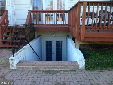 16531 Harbour Town Dr, Silver Spring, MD 20905 - photo 3