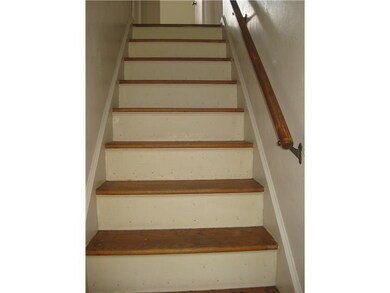 Entry/Foyer.