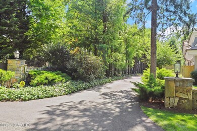 236 Riverside Ave Riverside CT-large-010