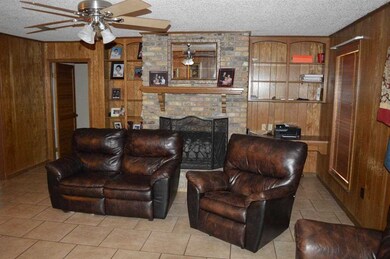 Large room allows flexibility with furniture place