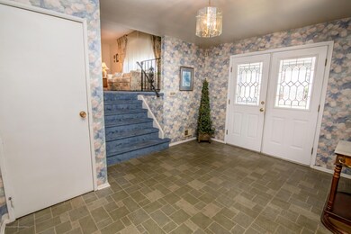 7 Mohawk Dr, Matawan, NJ 07747 - photo 2