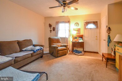 525 Reynolds St, Easton, PA 18042 - photo 3