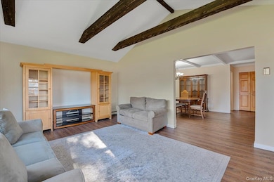 126 Swan Ln, Levittown, NY 11756 - photo 3