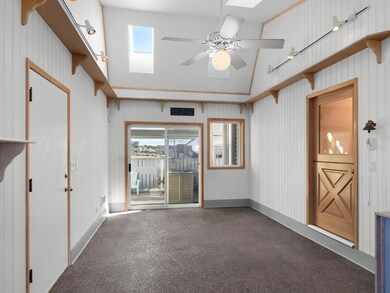 839 SW 2nd St, Newport, OR 97365 - photo 3