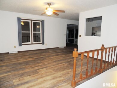 2210 E 38th Place, Davenport, IA 52807 - photo 3