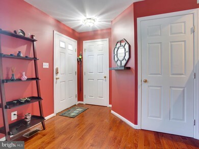 9019 Falcon Glen Ct, Bristow, VA 20136 - photo 3