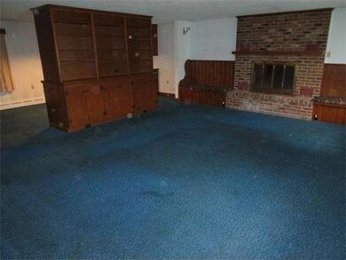 14 Bulkley St, Turners Falls, MA 01376 - photo 5