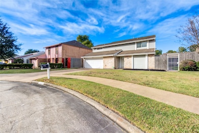 11922 River Meadow Ln, Stafford, TX 77477 - photo 2