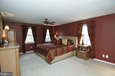 9727 Cinnamon Creek Dr, Vienna, VA 22182 - photo 4