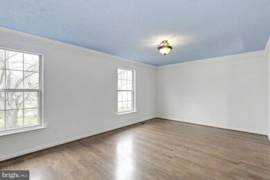 18135 Tompkins Ct, Dumfries, VA 22026 - photo 5