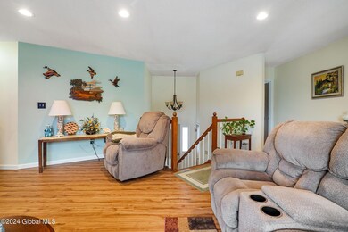 5-web-or-mls-120CanterburyDr_05