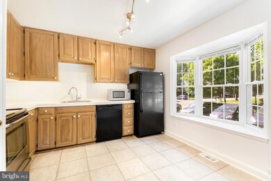 6100 Calico Pool Ln, Burke, VA 22015 - photo 6