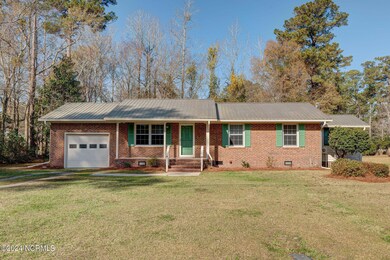 509 S Mcneil St, Burgaw, NC 28425 - photo 2