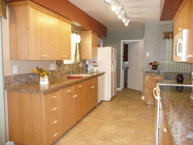 9917 W La Jolla Cir N, Sun City, AZ 85351 - photo 5