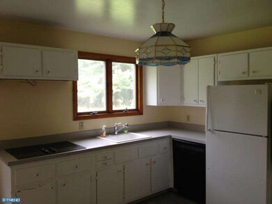 1034 Dickerson Rd, North Wales, PA 19454 - photo 6