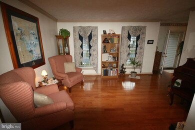 15025 Woodglen Ct, Dumfries, VA 22025 - photo 5