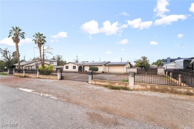 2275 Covey Ln, Las Vegas, NV 89115 - photo 2