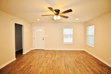 109 Tnt Ct, Springtown, TX 76082 - photo 2