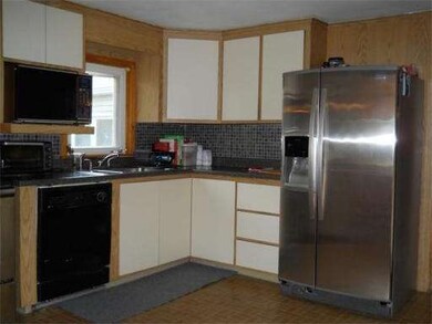 4 Yvette St, Chicopee, MA 01020 - photo 5