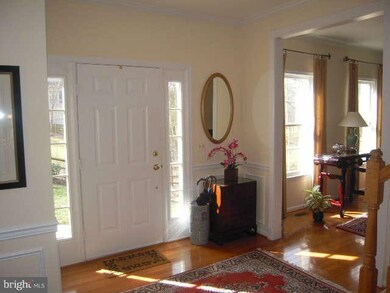 6205 Point Cir, Centreville, VA 20120 - photo 6