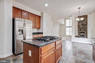 19237 Potomac Crest Dr, Triangle, VA 22172 - photo 7