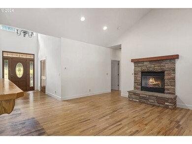 Living Room/Entrance