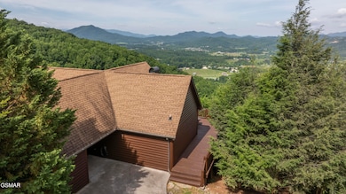 3935 Ravens Den Way, Sevierville, TN 37862 - photo 2