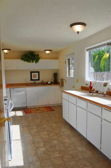 317 S Iowa Ave, East Wenatchee, WA 98802 - photo 7