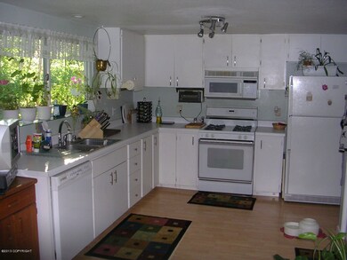 Kitchen photo 2