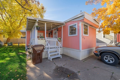 Manufactured / mobile home with a porch