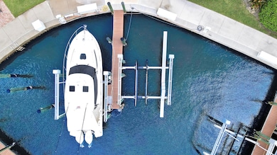 1405 NE Indian River Dr unit 9, Jensen Beach, FL 34957 - photo 4