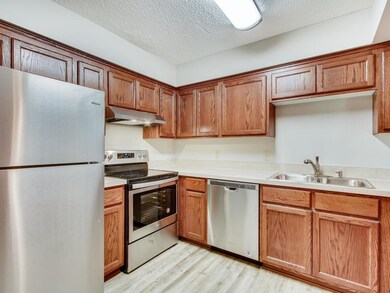 9359 Ranchview Lane N Maple-004-001-Kitchen-MLS_Si